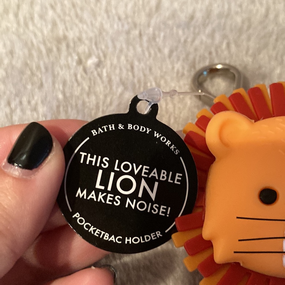 Bath and body works lion hand sanitizer holder NWT - Picture 2 of 2